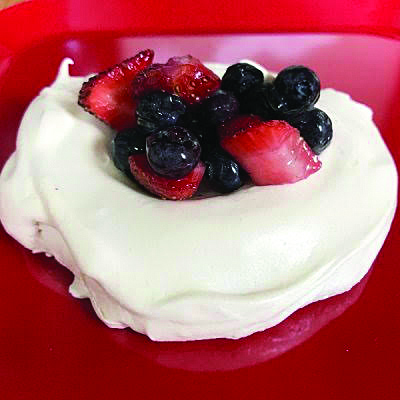 Pavlovas with (or without) berries
