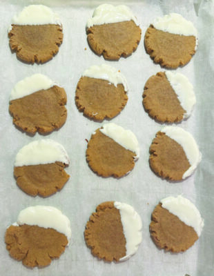 round cookies on tray with one side dipped in white chocolate
