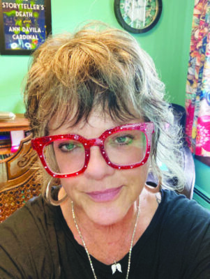 mature women wearing big red glasses 