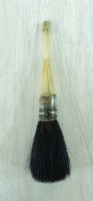 small round artist brush with short handle